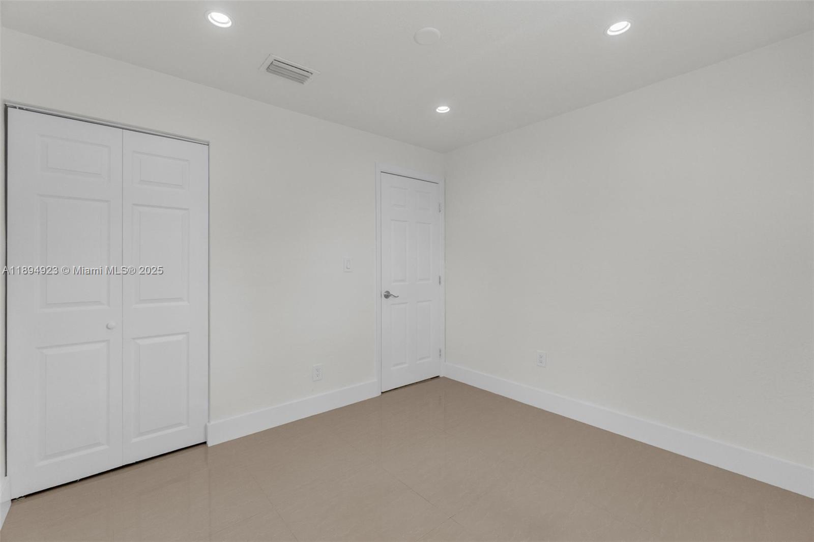 TROPICAL GARDENS ESTATES - Residential Lease