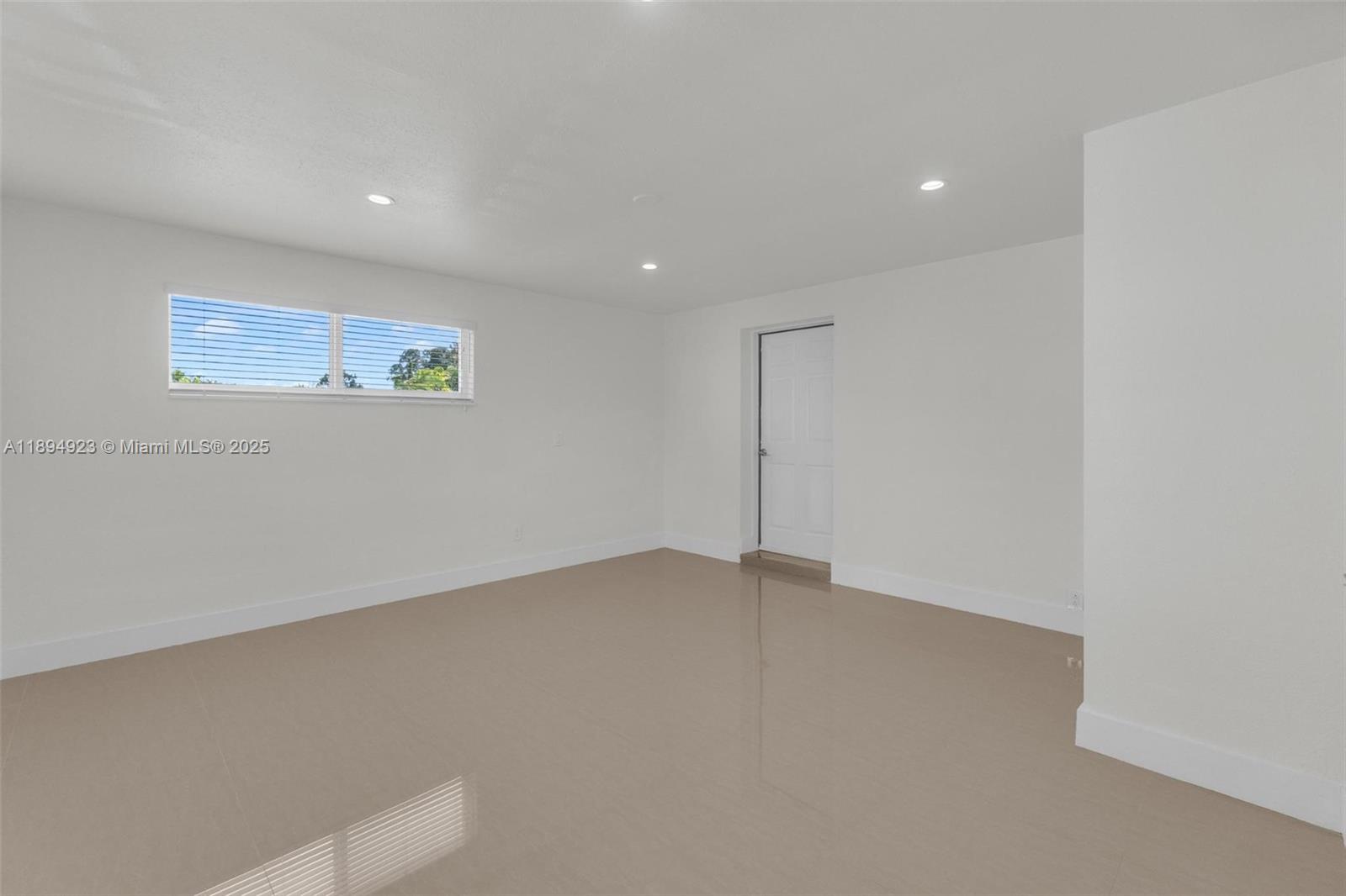 TROPICAL GARDENS ESTATES - Residential Lease