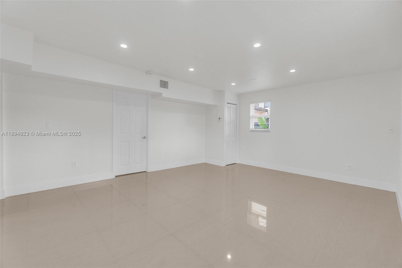 TROPICAL GARDENS ESTATES - Residential Lease