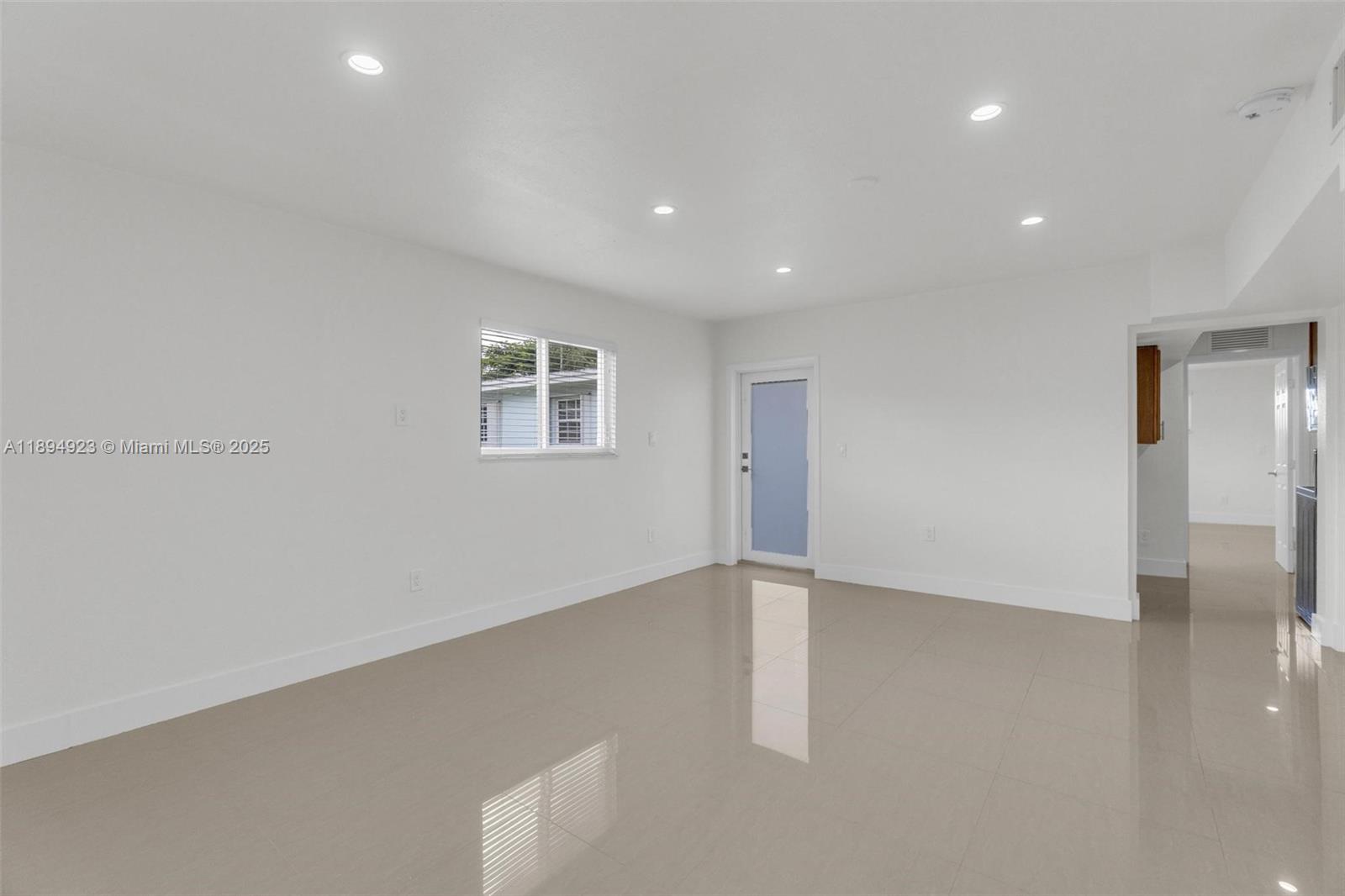 TROPICAL GARDENS ESTATES - Residential Lease