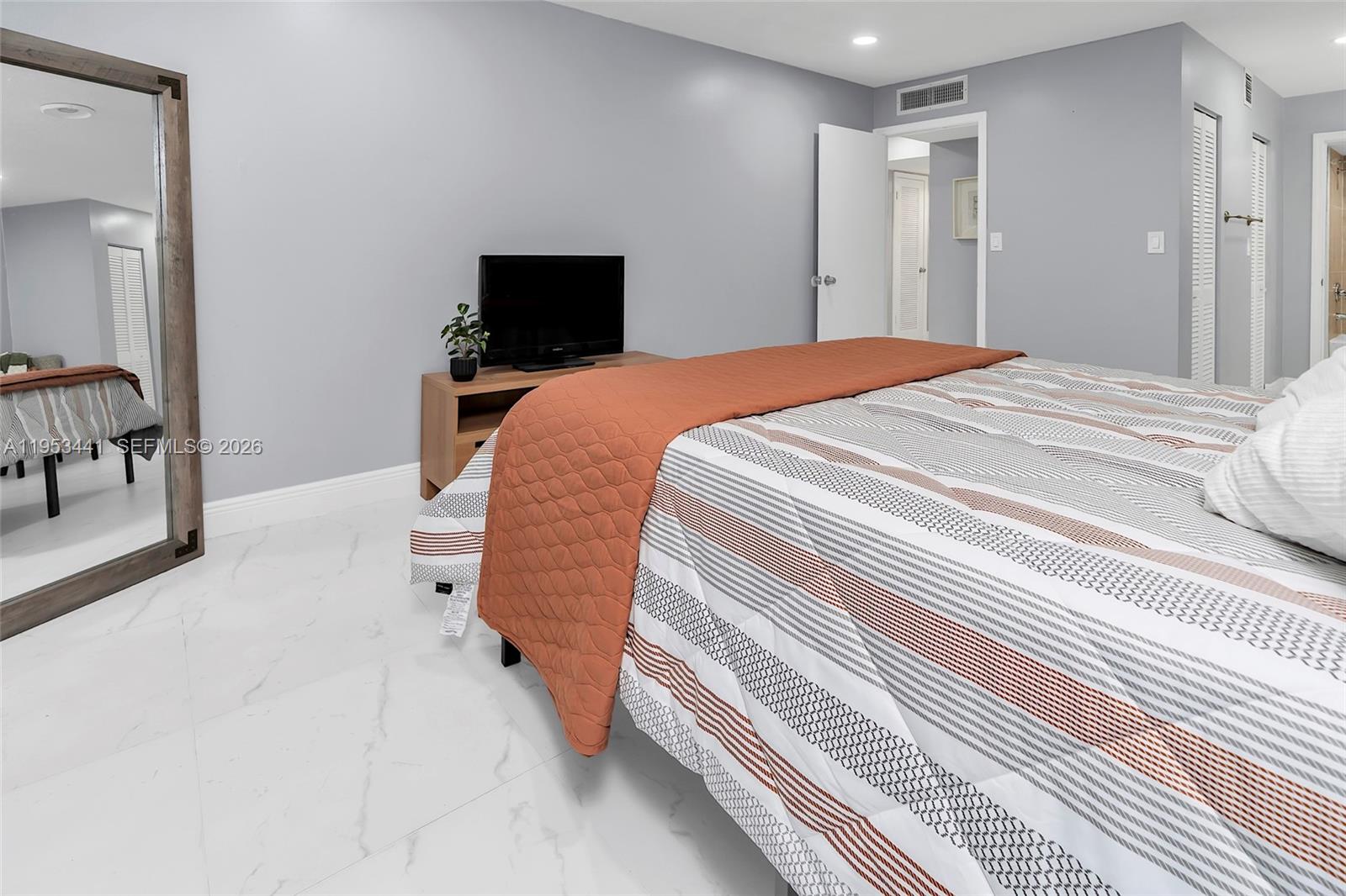 GARDEN LAKES OF INVERRARY - Residential