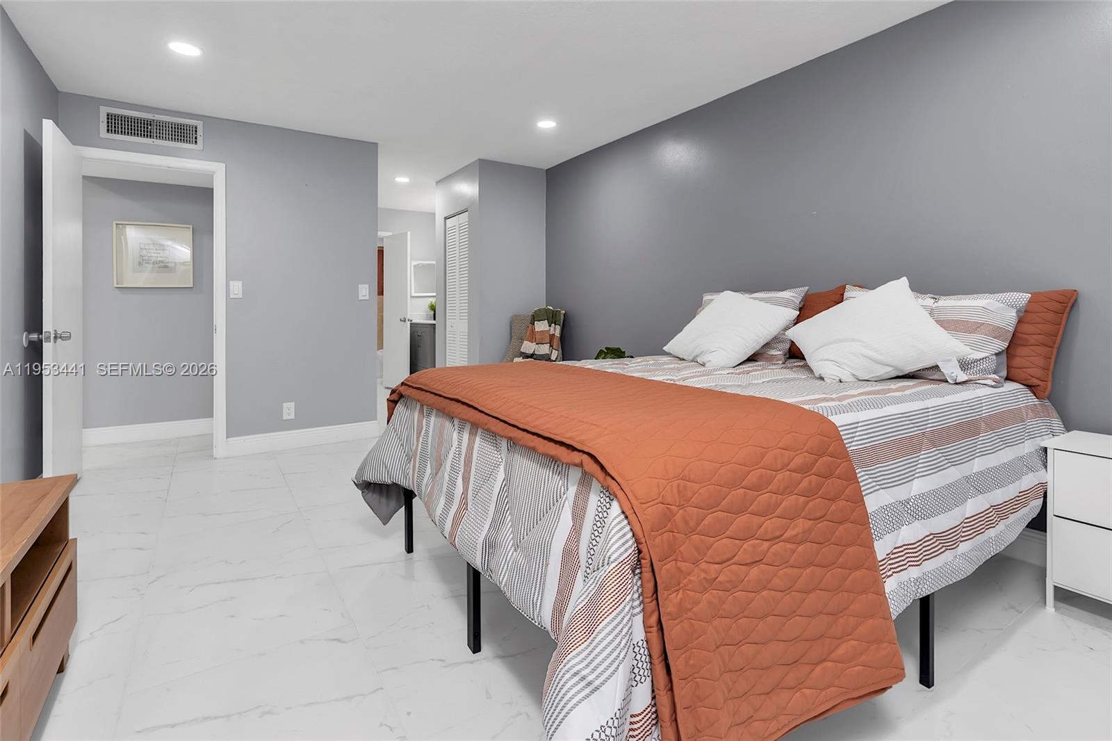 GARDEN LAKES OF INVERRARY - Residential