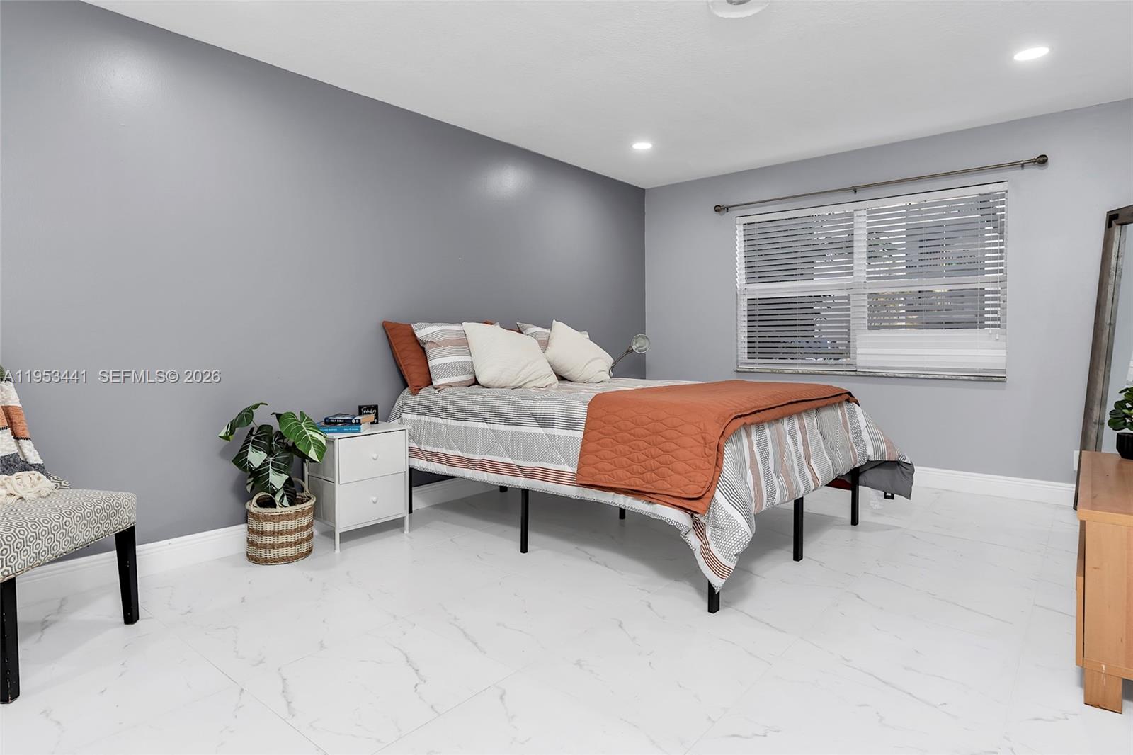 GARDEN LAKES OF INVERRARY - Residential