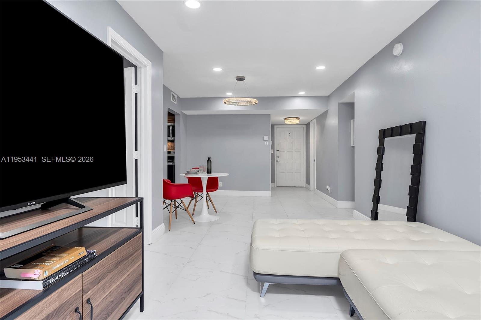 GARDEN LAKES OF INVERRARY - Residential