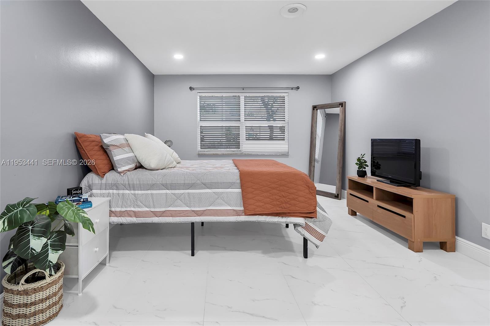 GARDEN LAKES OF INVERRARY - Residential