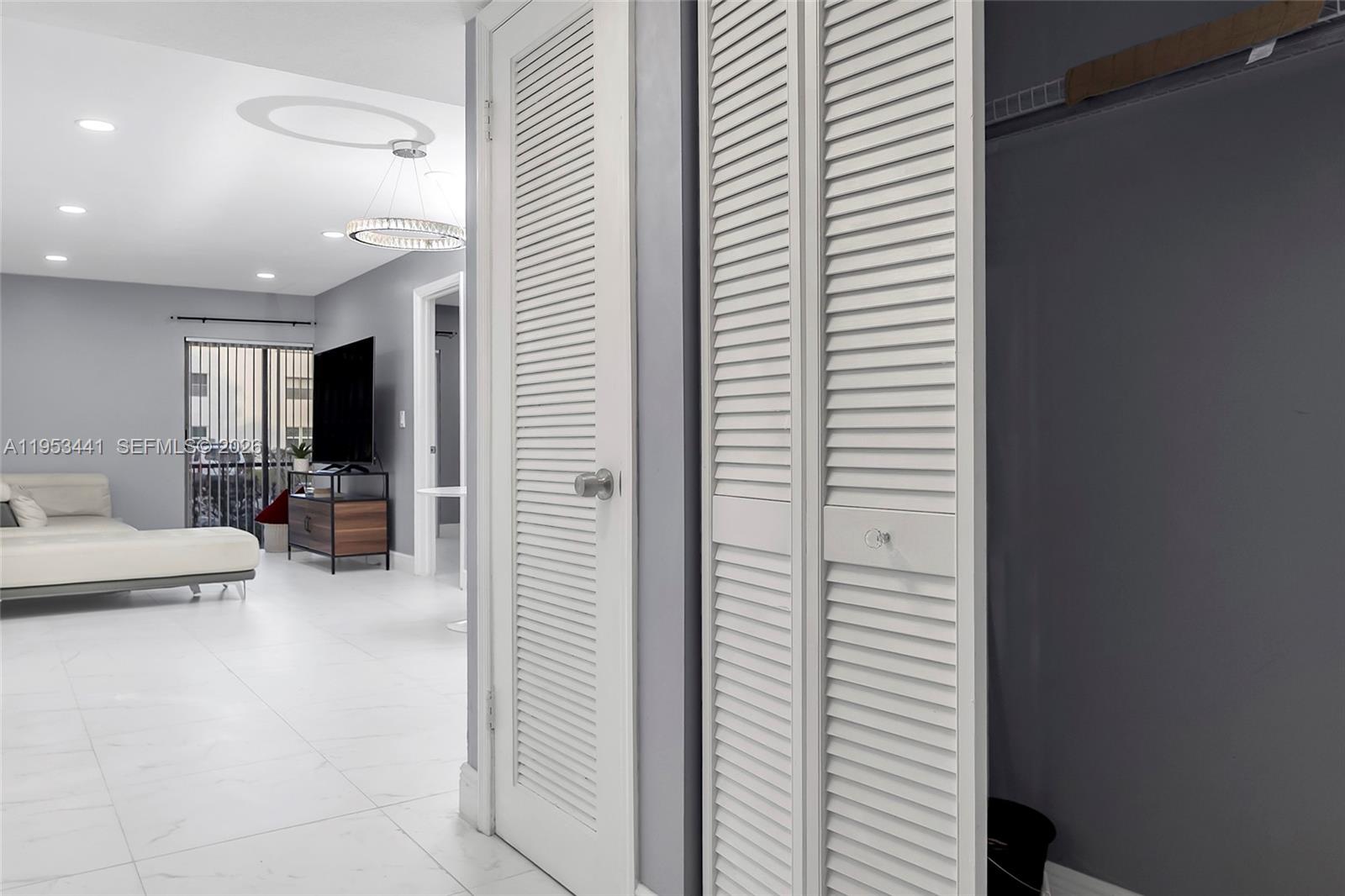 3300 Spanish Moss Ter 106