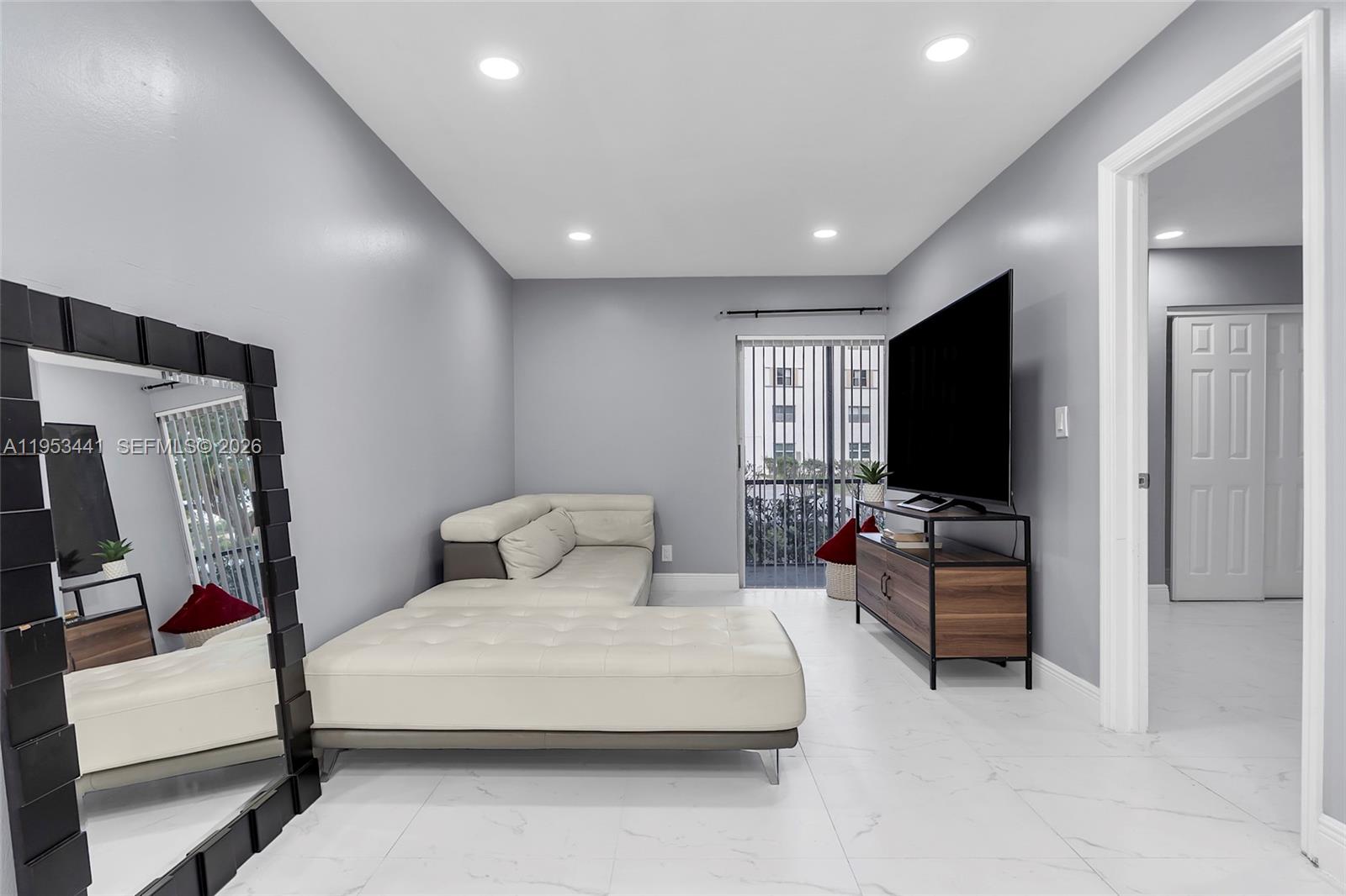 GARDEN LAKES OF INVERRARY - Residential