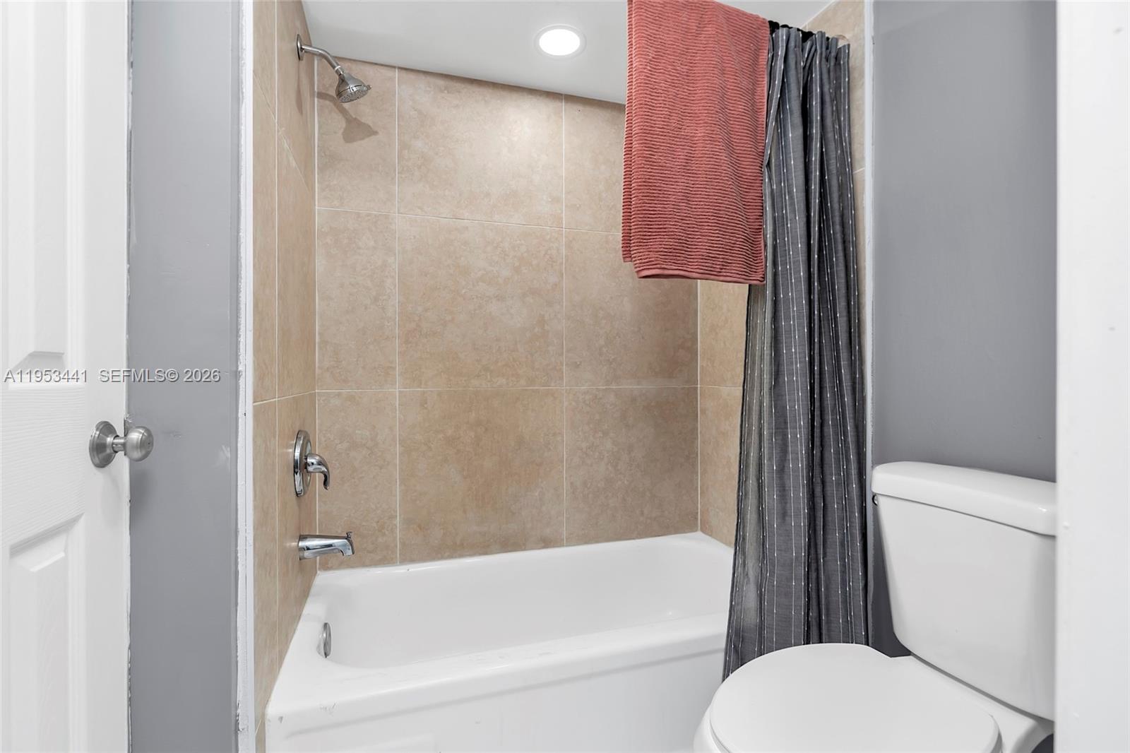 GARDEN LAKES OF INVERRARY - Residential