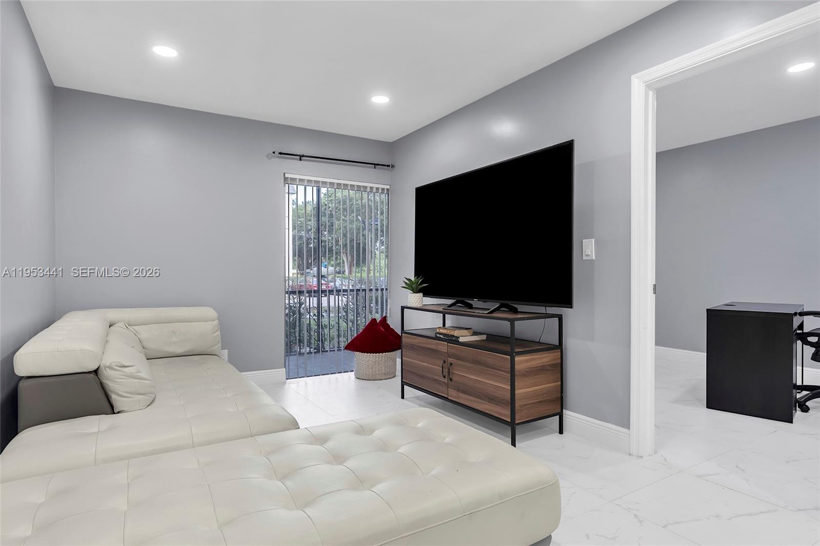 GARDEN LAKES OF INVERRARY - Residential