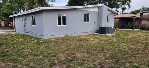 Single Family Residence in Davie FL 3901 59th Ave Ave 14.jpg