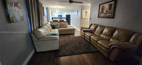 Single Family Residence in Davie FL 3901 59th Ave Ave 5.jpg