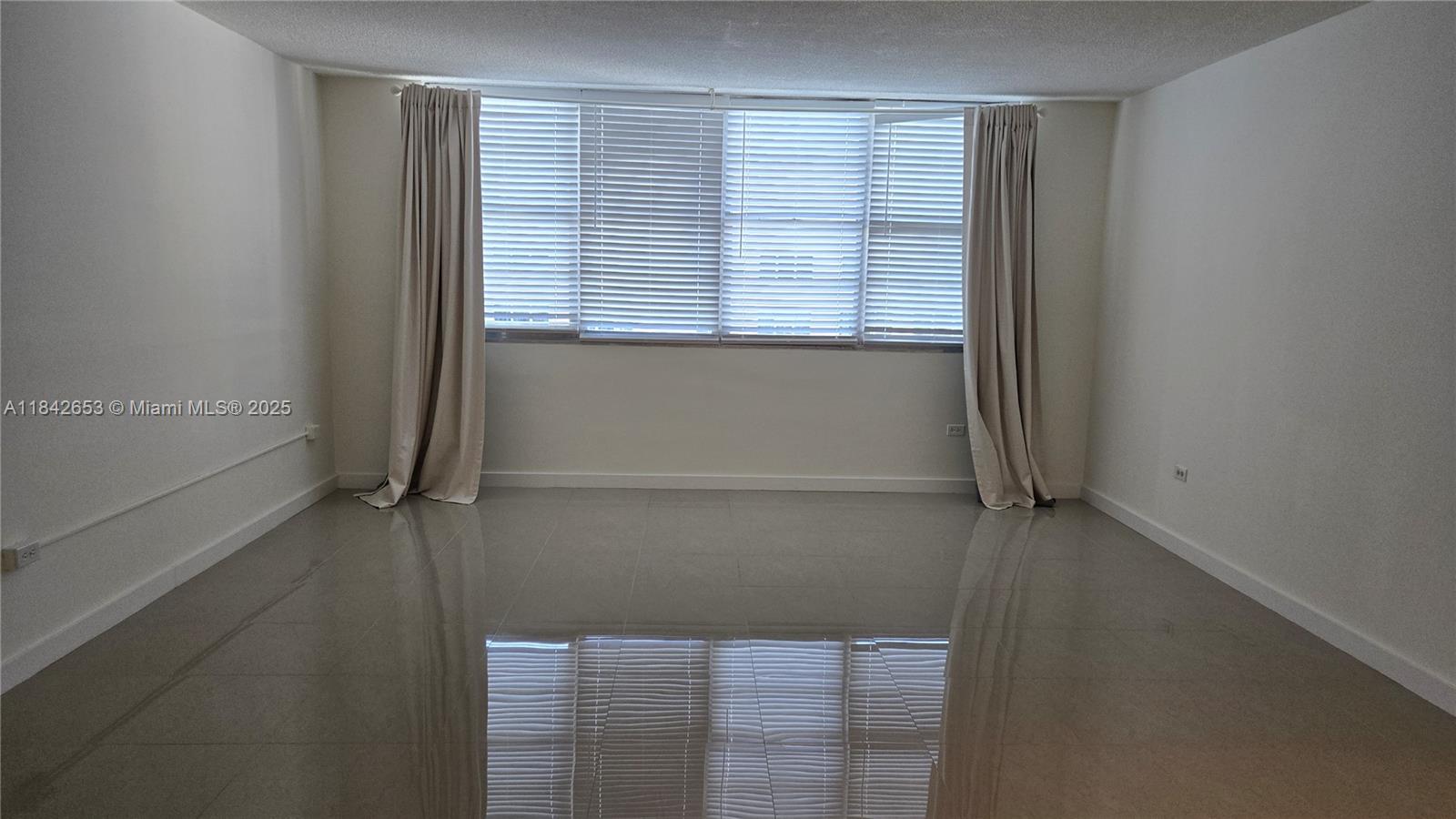 999 Brickell Bay Dr 2006