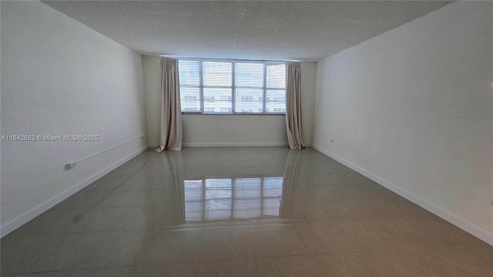 999 Brickell Bay Dr 2006