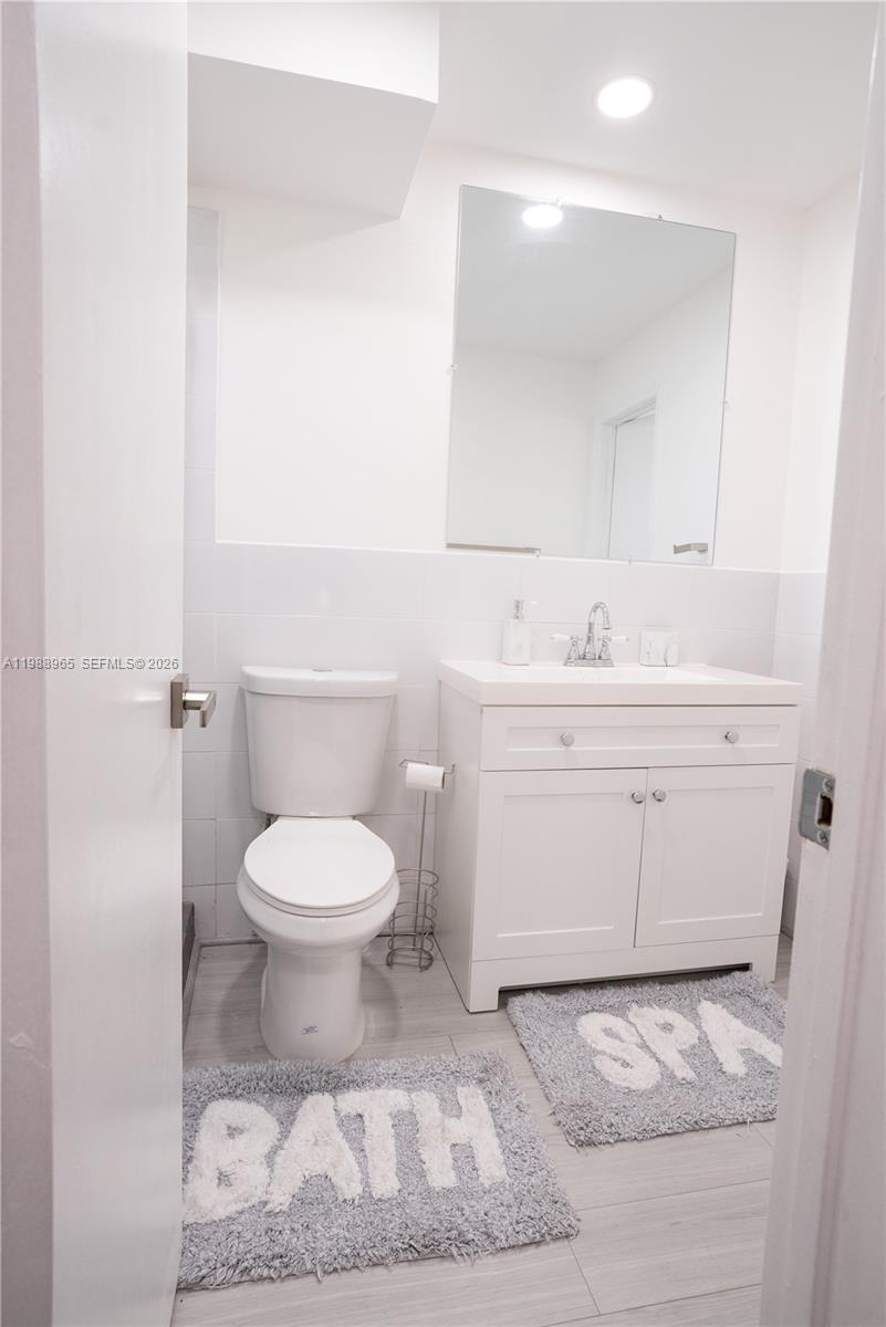 Lauderdale Oaks Condo - Residential