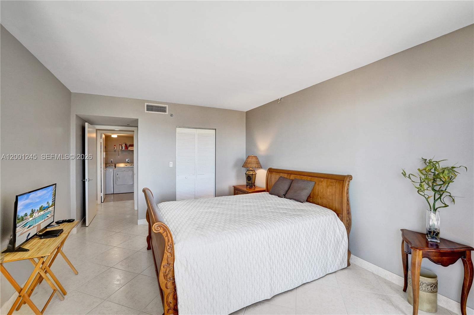 HARBOR TOWERS - Residential Lease