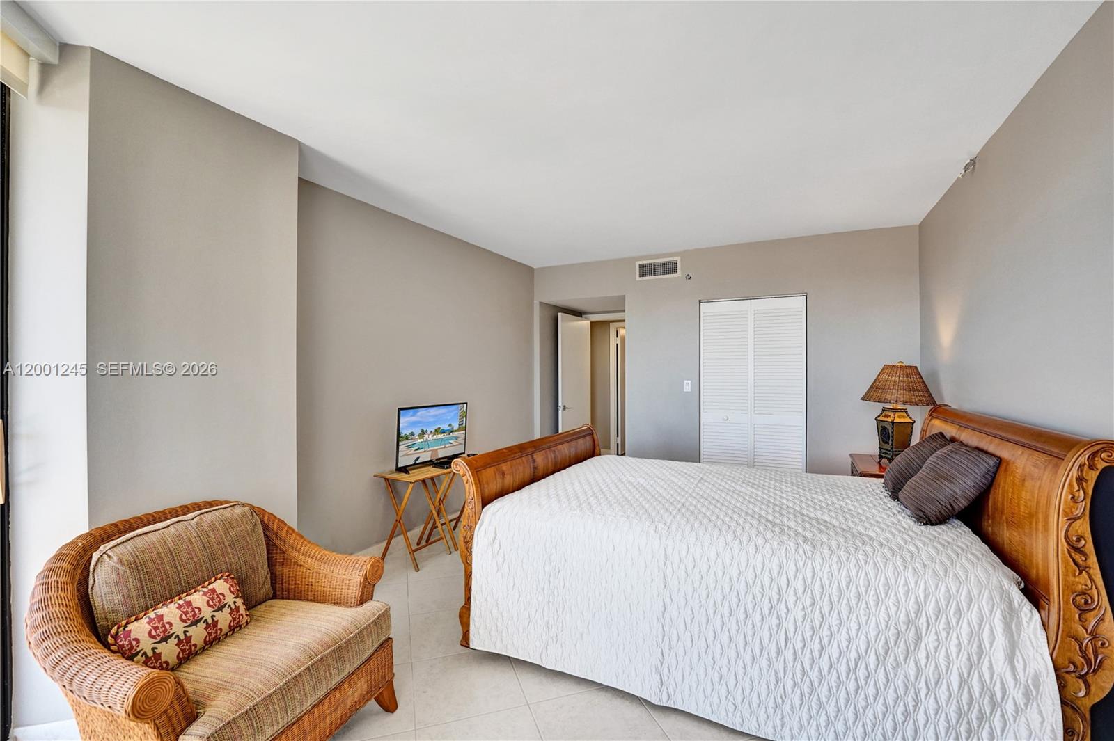 HARBOR TOWERS - Residential Lease