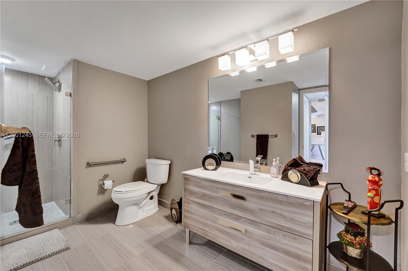 HARBOR TOWERS - Residential Lease