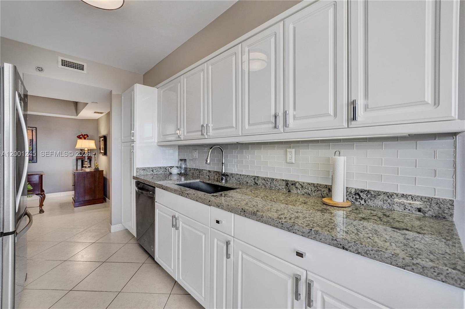 HARBOR TOWERS - Residential Lease