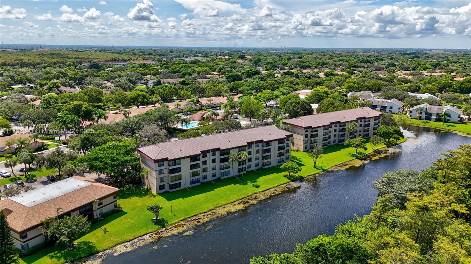 Property for Sale at 2660 N Carambola Cir N Cir 303, Coconut Creek, Broward County, Florida - Bedrooms: 2 
Bathrooms: 2  - $199,900