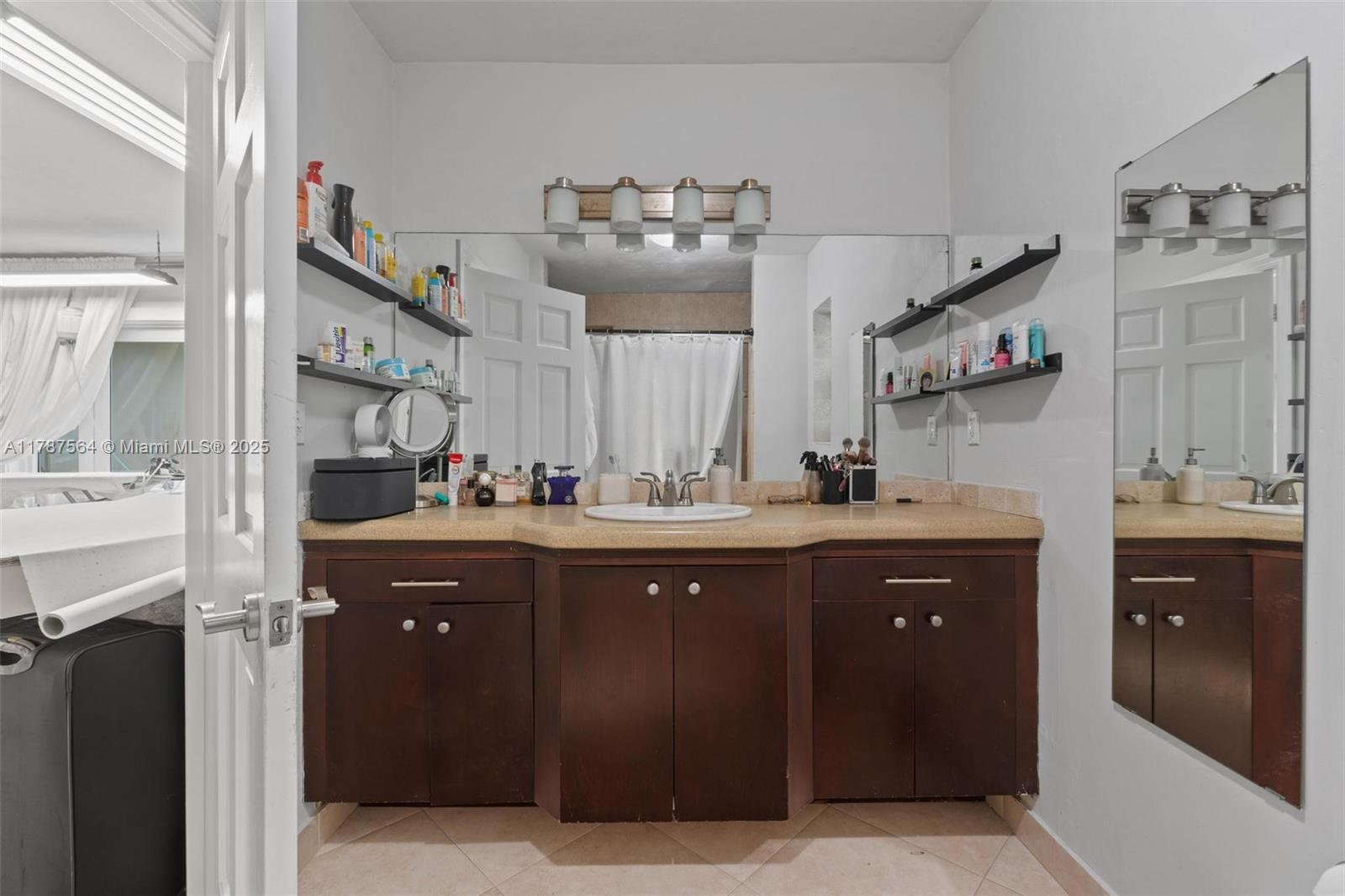 WOODSIDE - Residential Lease