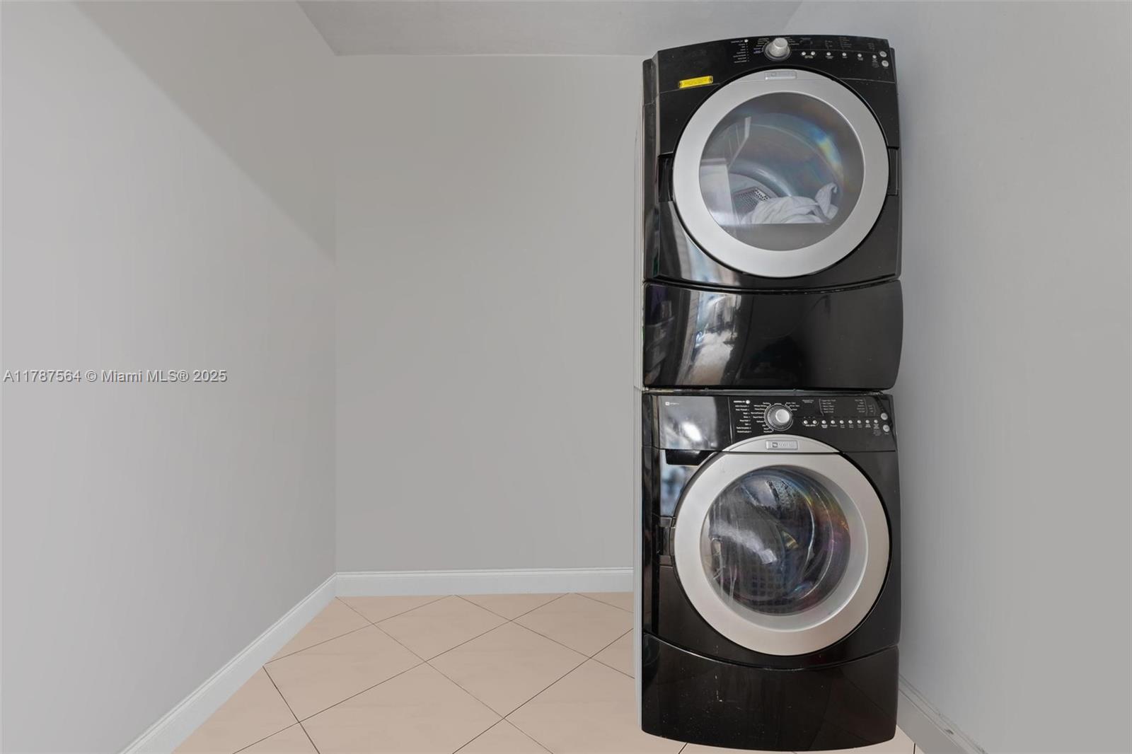 WOODSIDE - Residential Lease