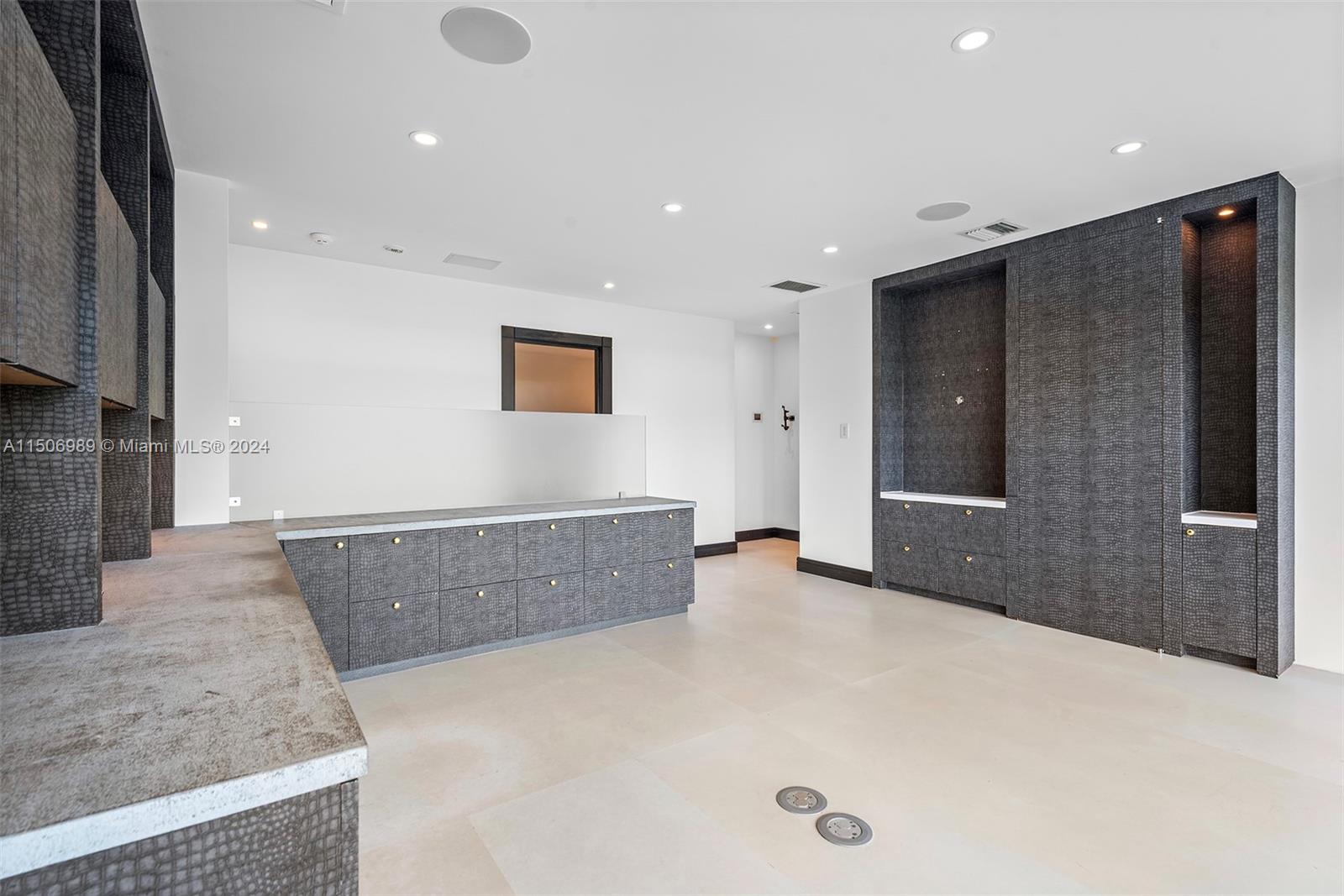 GOLDEN BEACH SEC C - Residential Lease