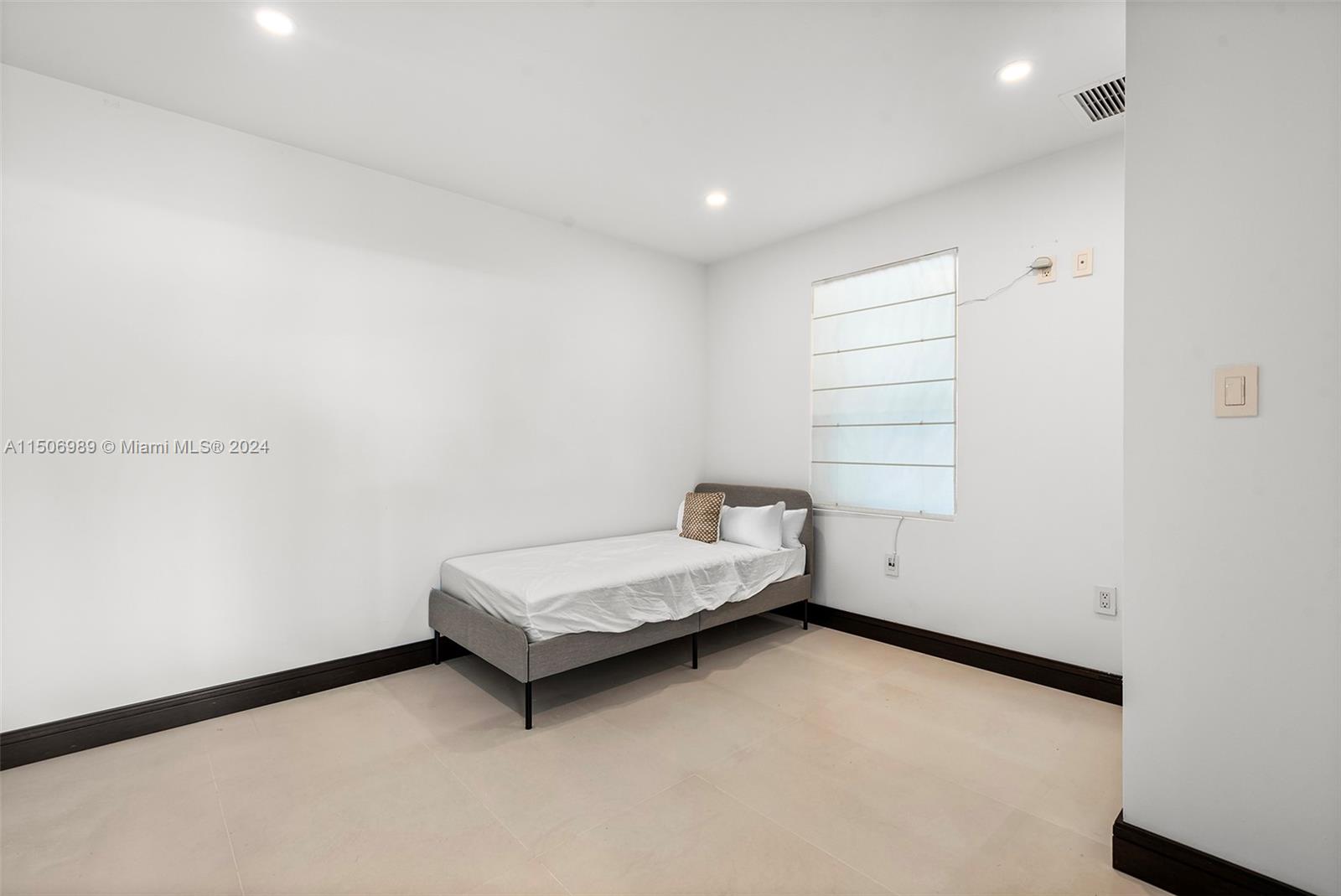 GOLDEN BEACH SEC C - Residential Lease