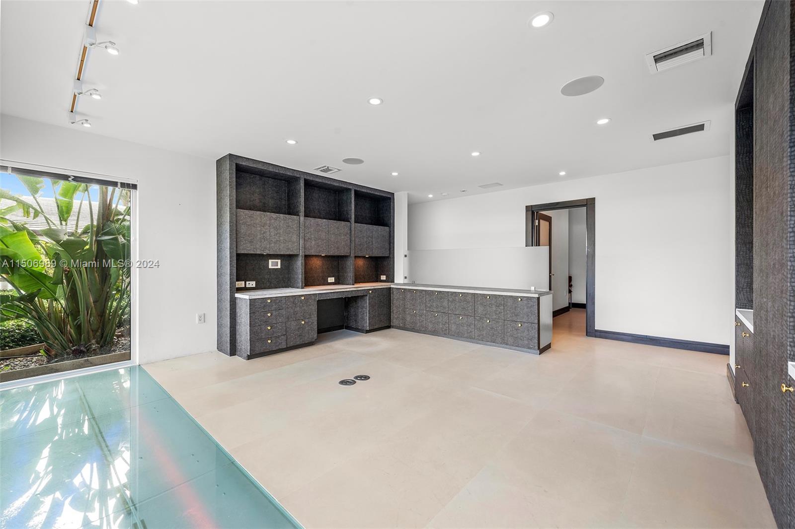 GOLDEN BEACH SEC C - Residential Lease