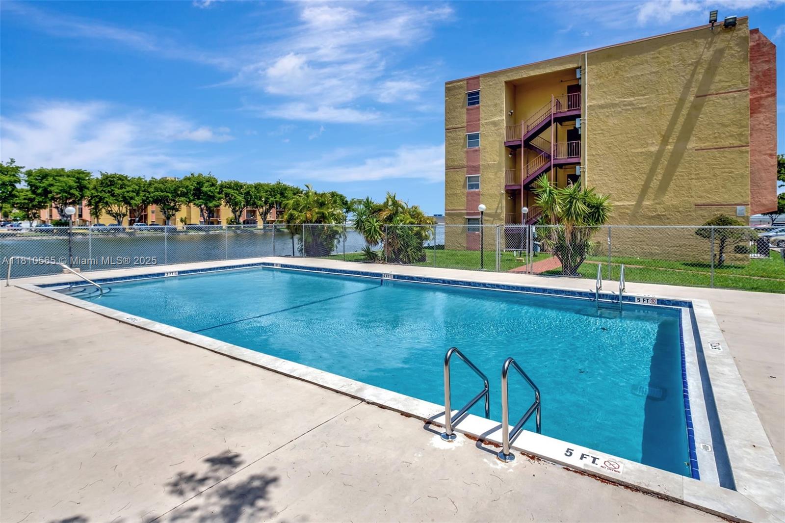 SUNSET VILLAS NO 3 CONDO - Residential