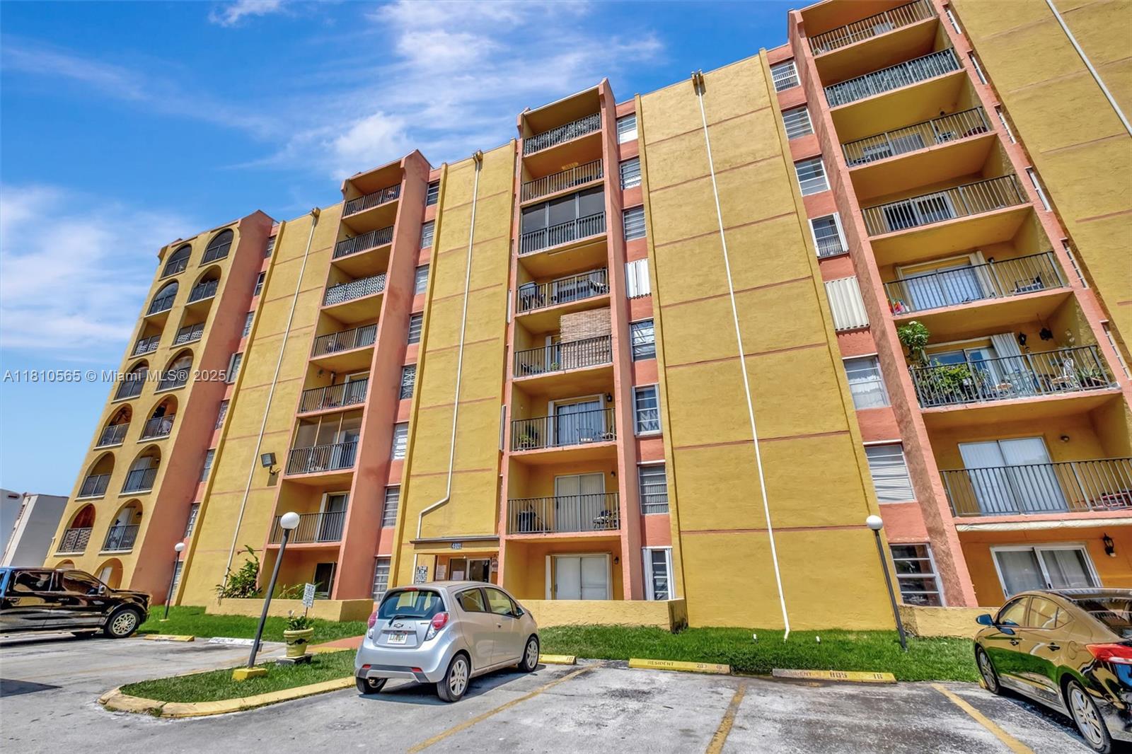SUNSET VILLAS NO 3 CONDO - Residential