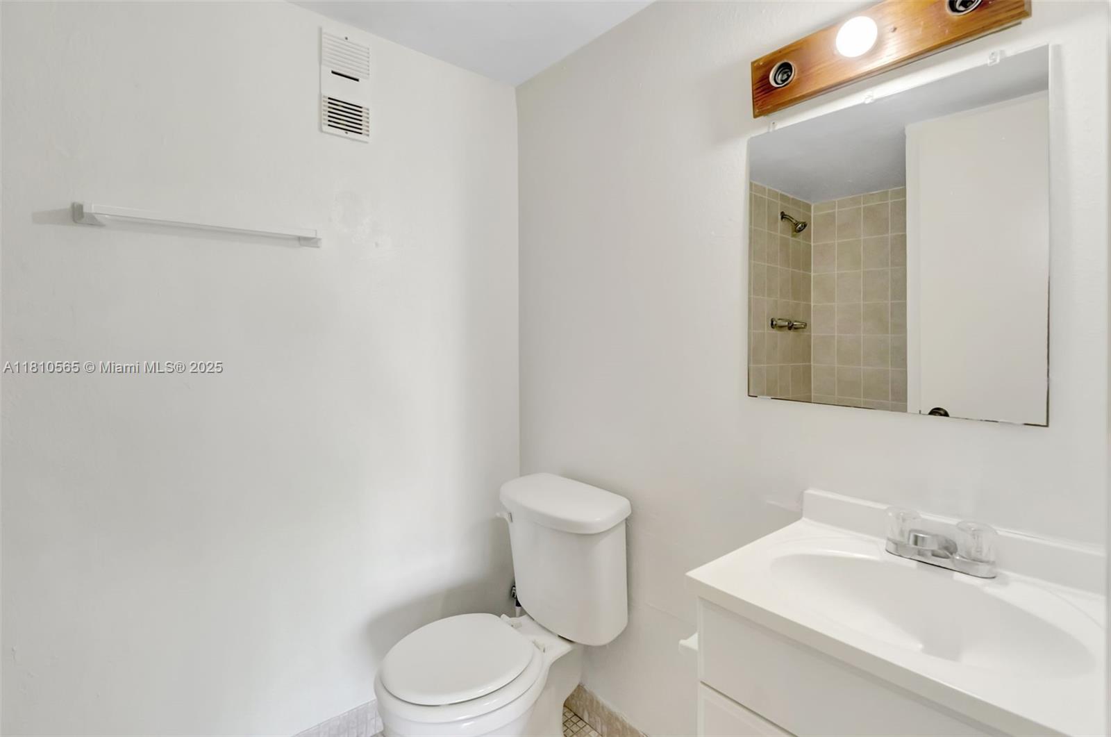 SUNSET VILLAS NO 3 CONDO - Residential