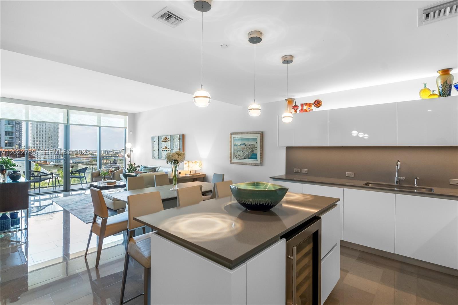 REACH CONDO - Residential