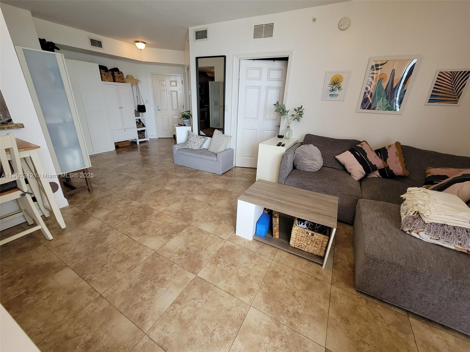 GATEWAY TO THE GROVE COND - Residential Lease