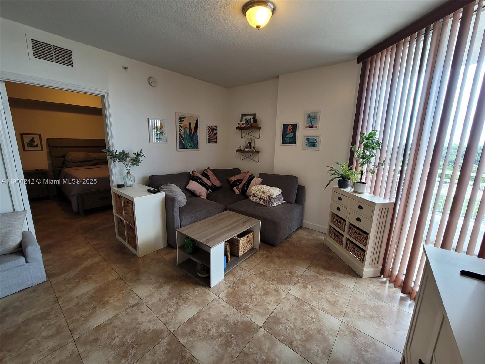 GATEWAY TO THE GROVE COND - Residential Lease