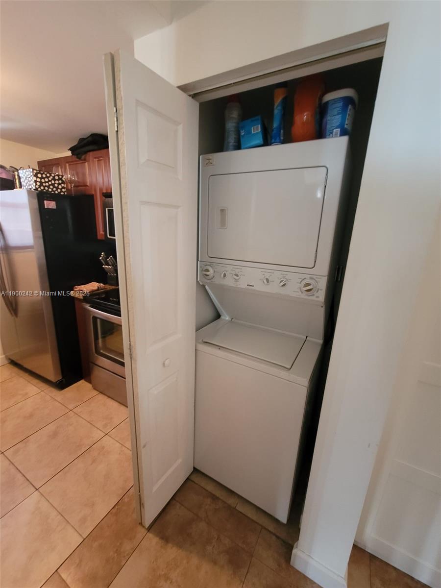 GATEWAY TO THE GROVE COND - Residential Lease