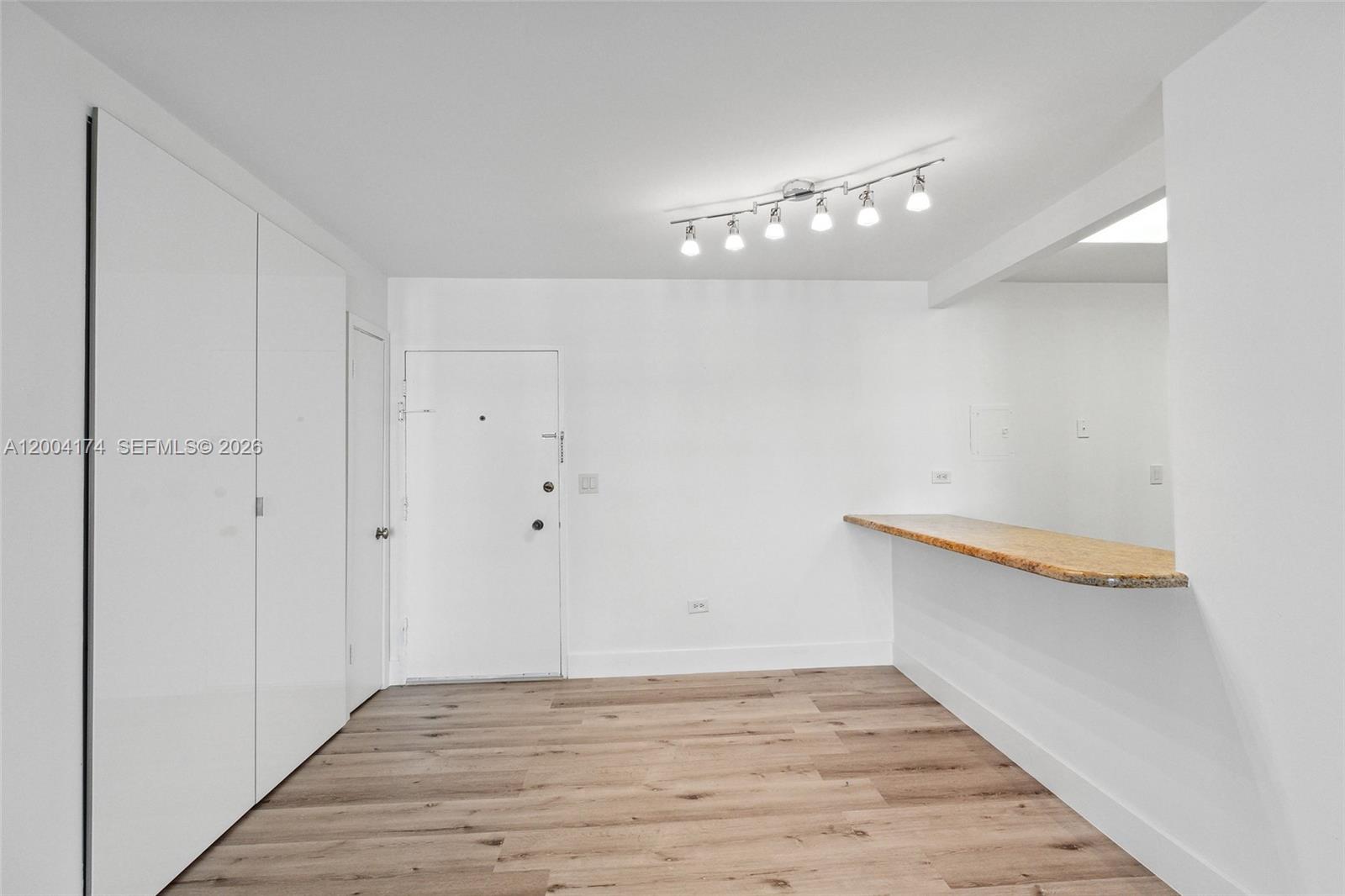 5555 Collins Ave 15V