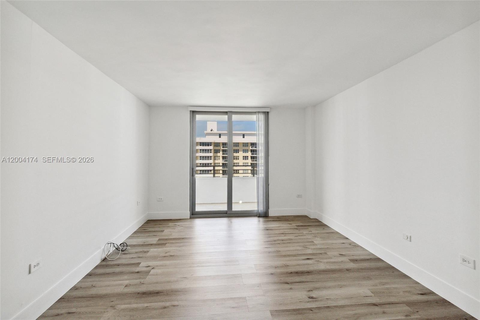 5555 Collins Ave 15V