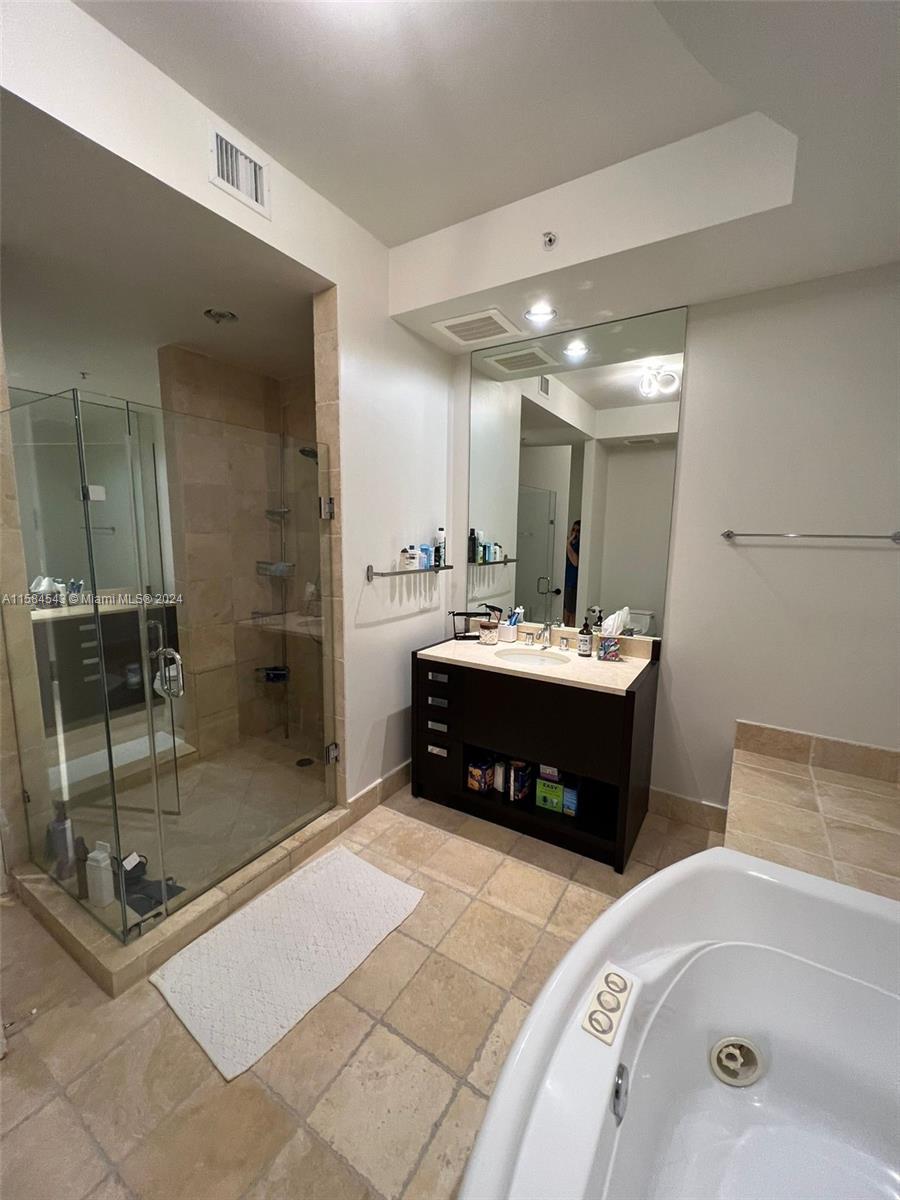 TRUMP ROYALE CONDO - Residential