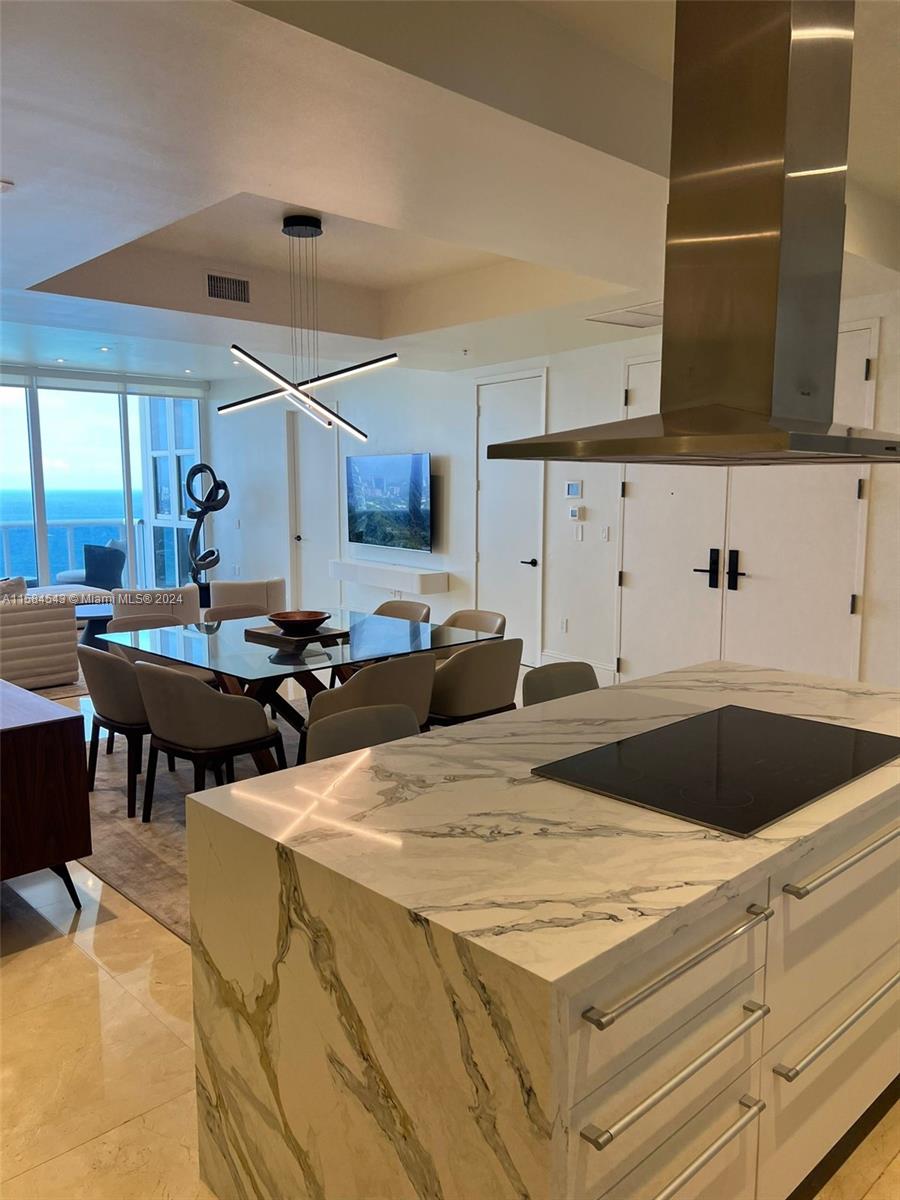 TRUMP ROYALE CONDO - Residential