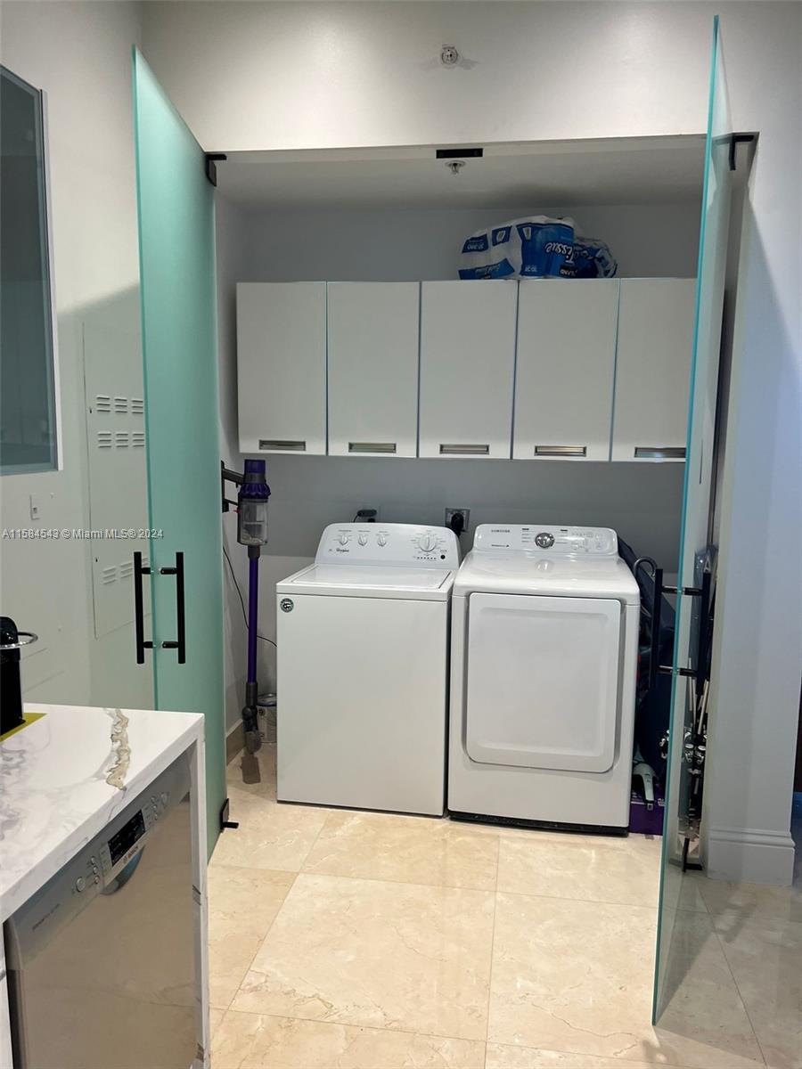 TRUMP ROYALE CONDO - Residential