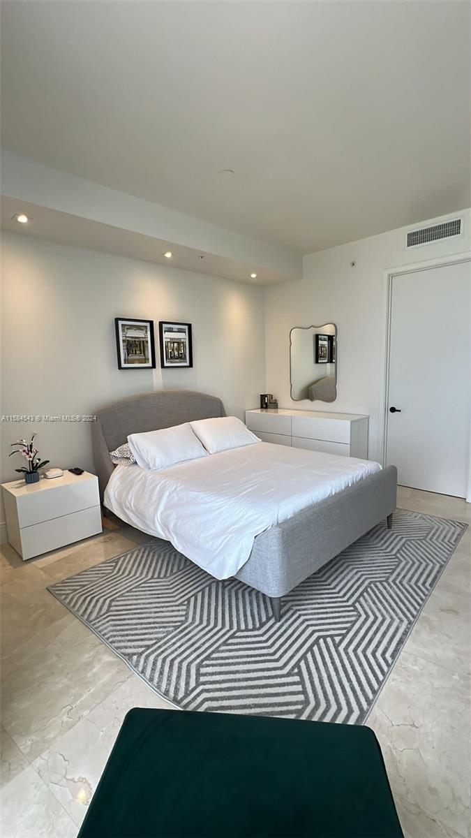 TRUMP ROYALE CONDO - Residential