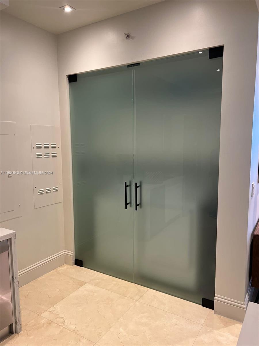 TRUMP ROYALE CONDO - Residential