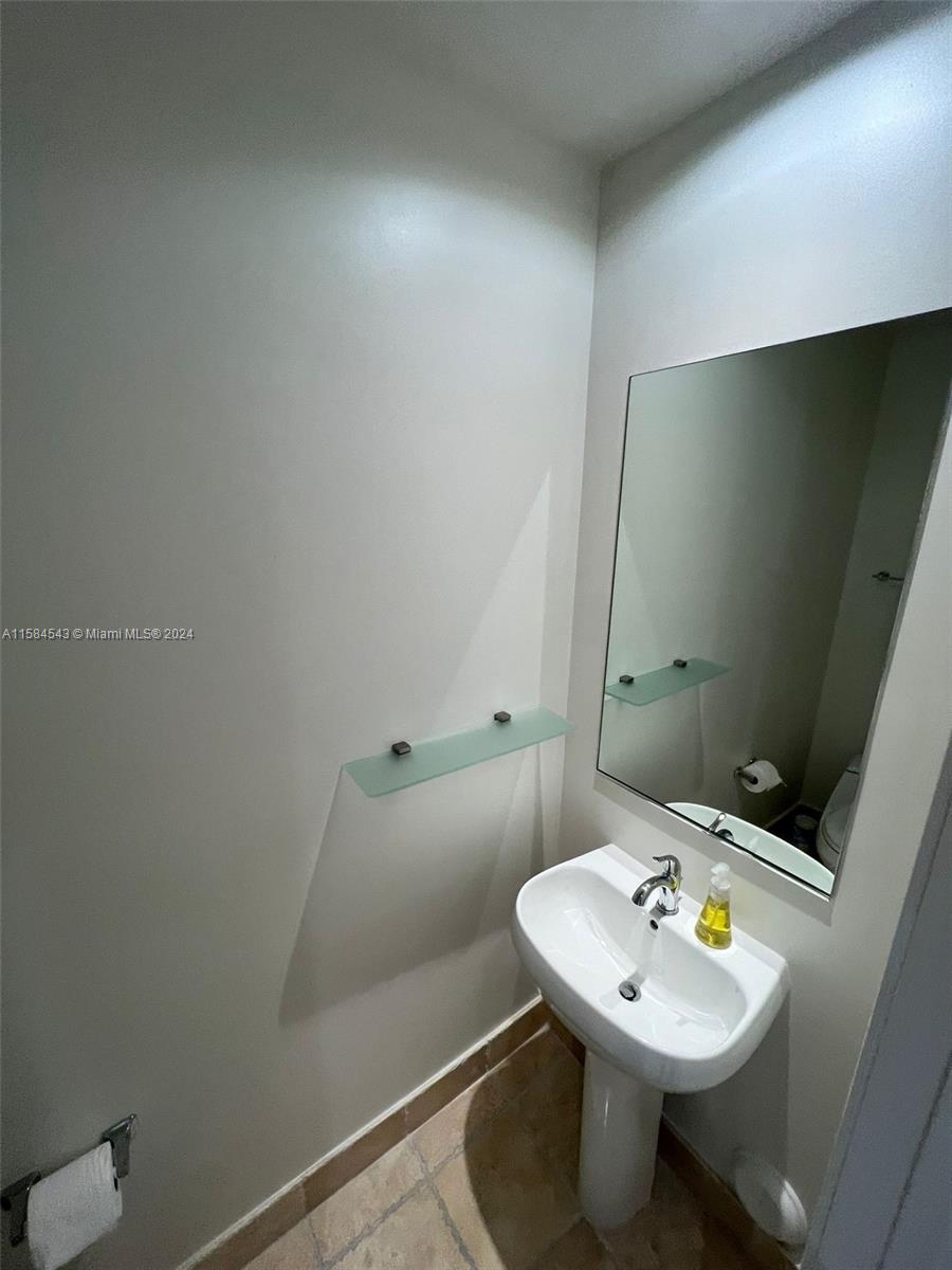 TRUMP ROYALE CONDO - Residential