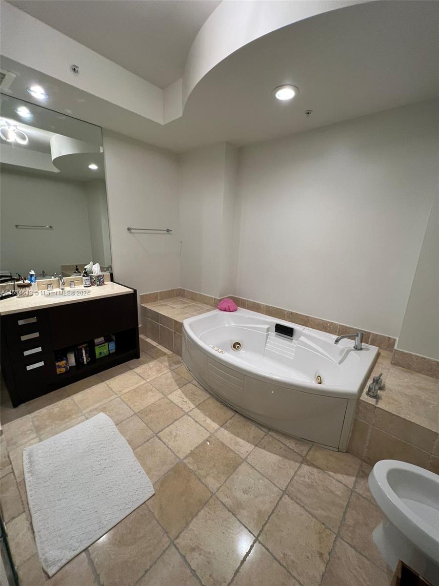 TRUMP ROYALE CONDO - Residential