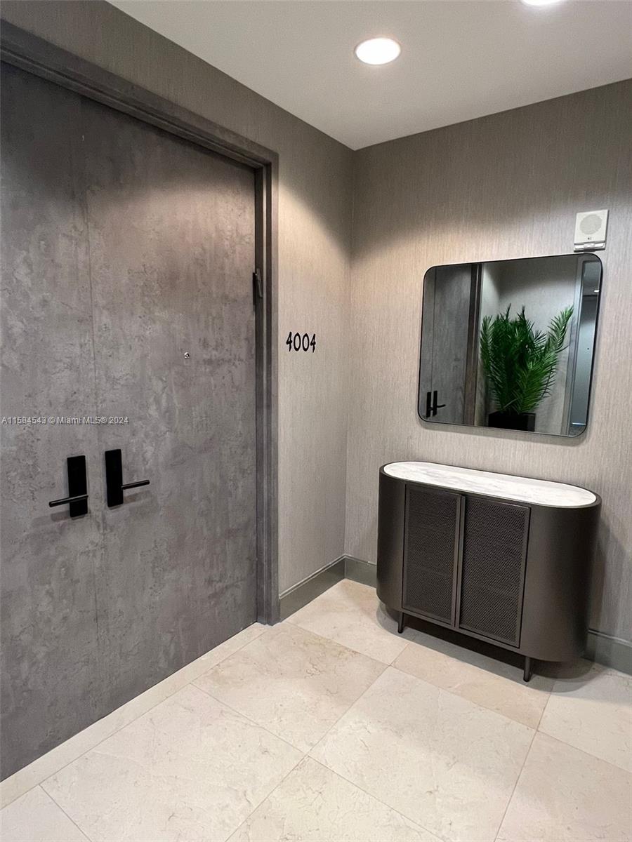 TRUMP ROYALE CONDO - Residential