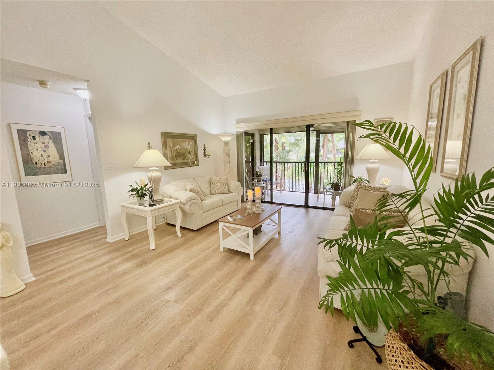 POND APPLE PLACE IV-B CON - Residential