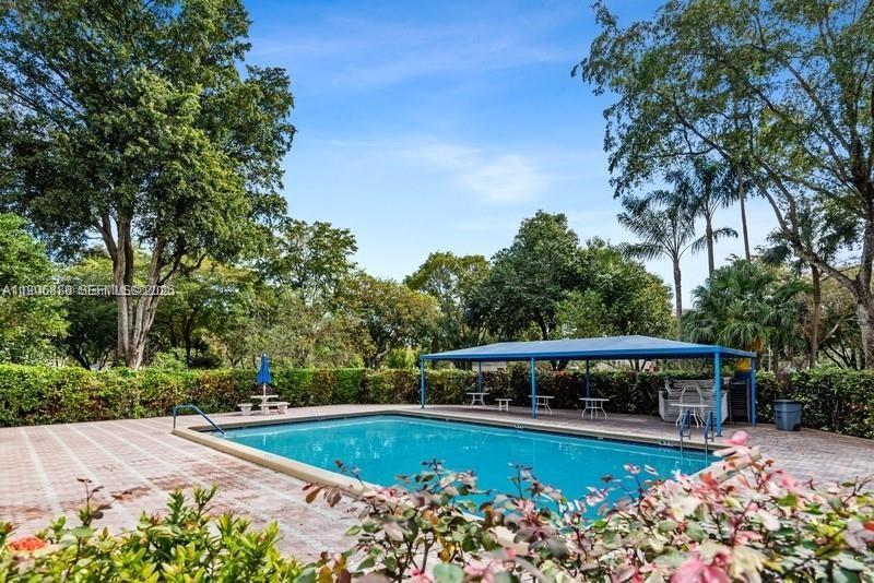 POND APPLE PLACE IV-B CON - Residential