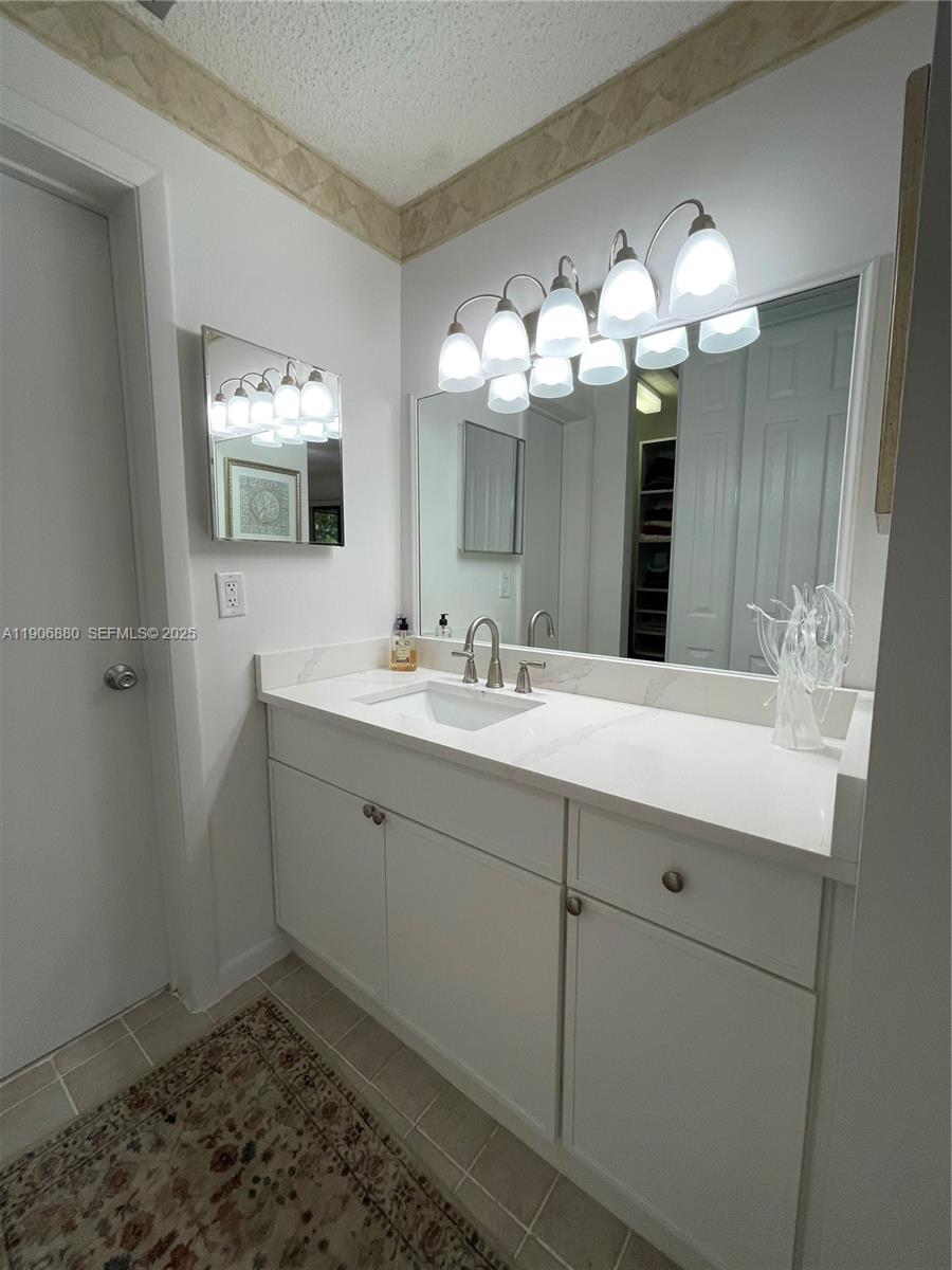 POND APPLE PLACE IV-B CON - Residential