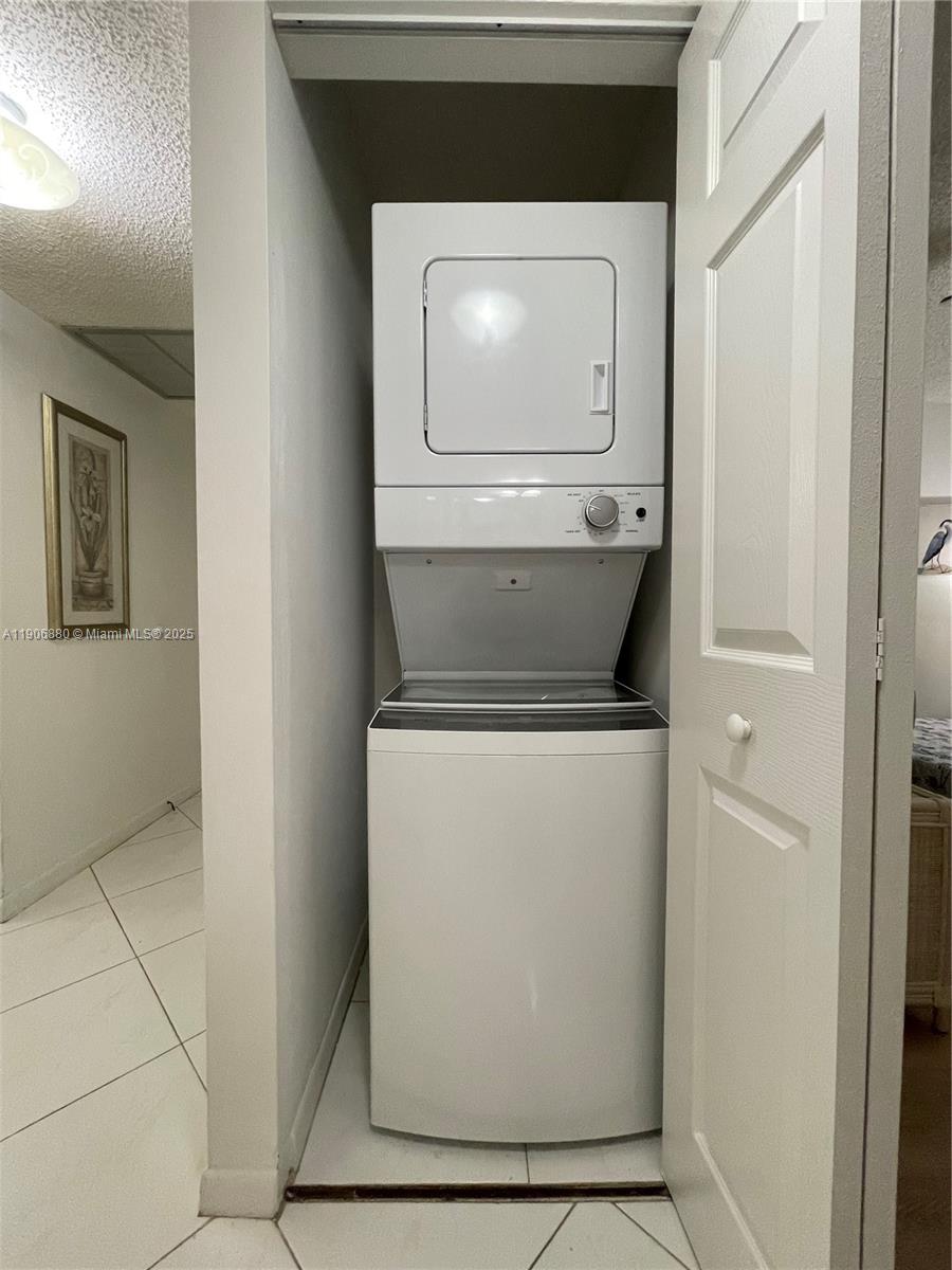 POND APPLE PLACE IV-B CON - Residential