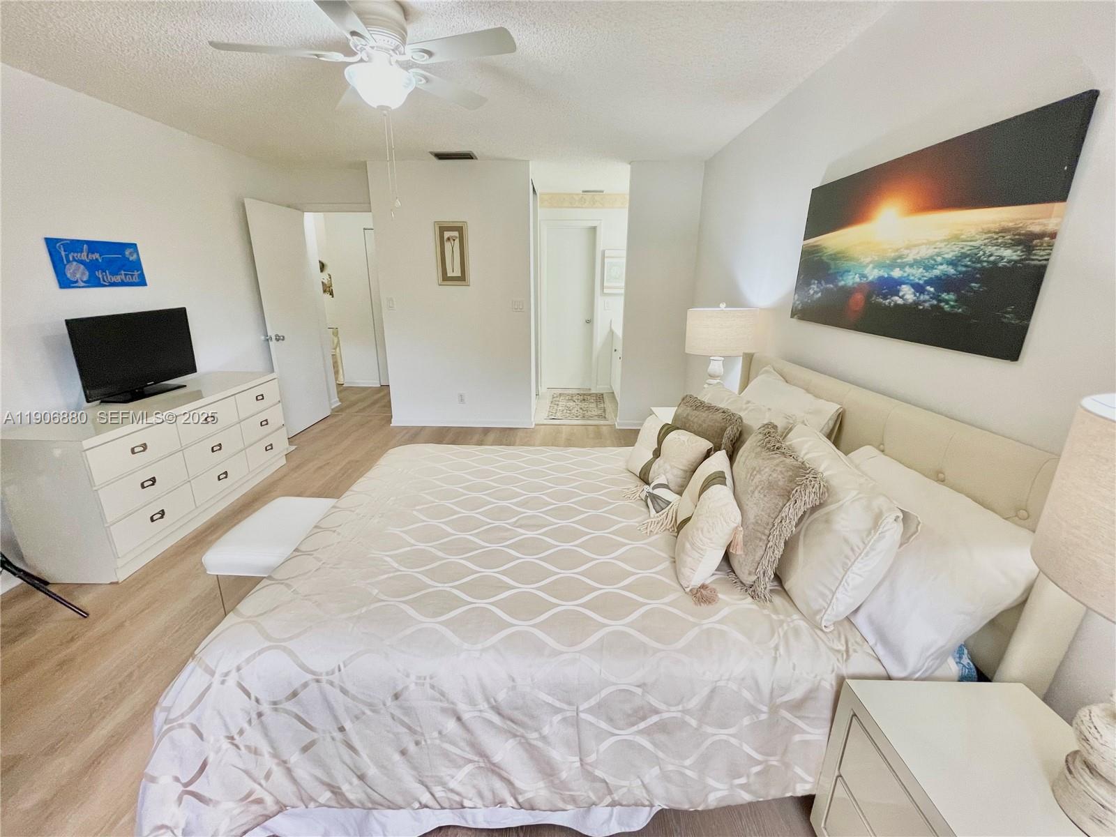 POND APPLE PLACE IV-B CON - Residential